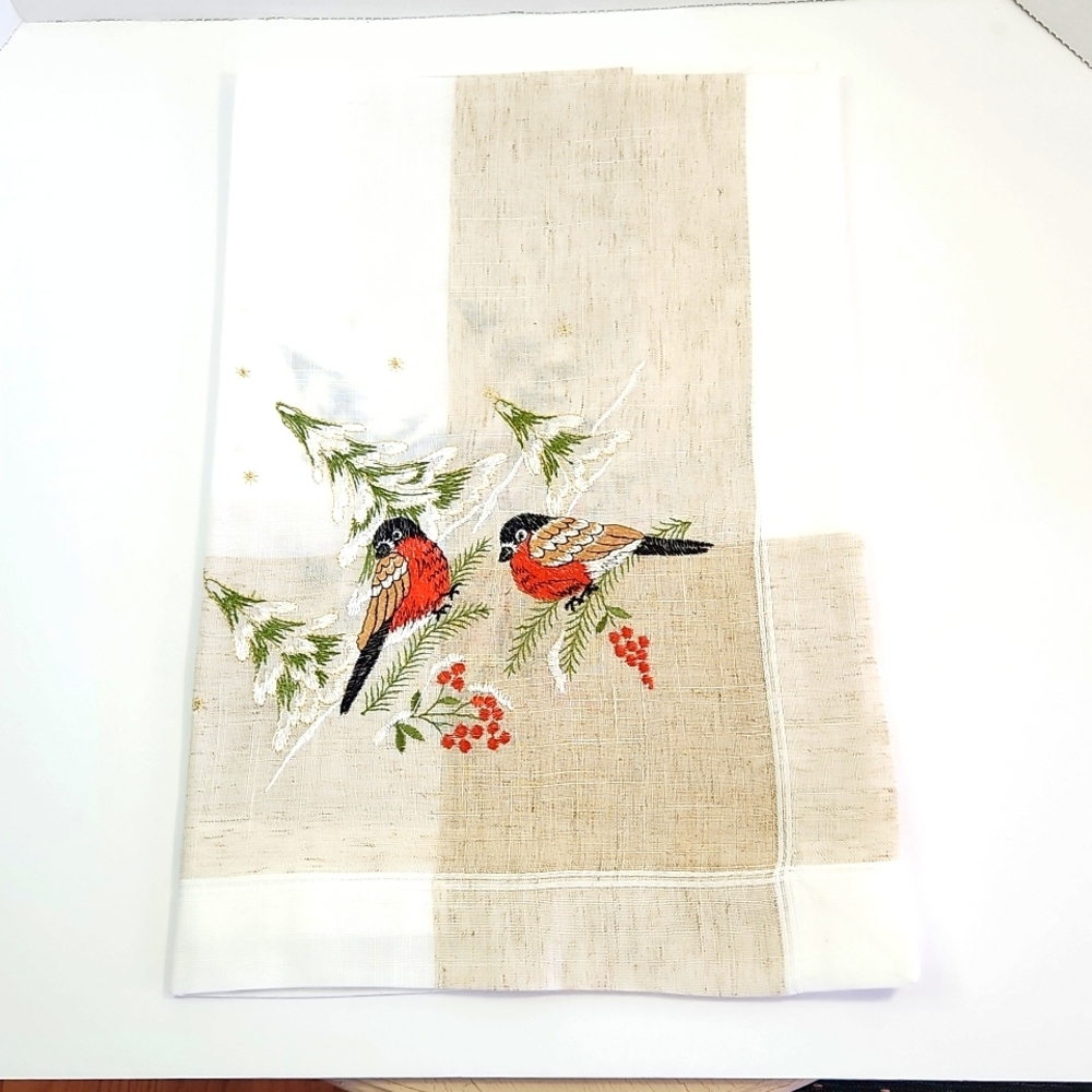 Winter Robins Tablecloth (36x36 in. Square), NEW - Picture 2 of 5